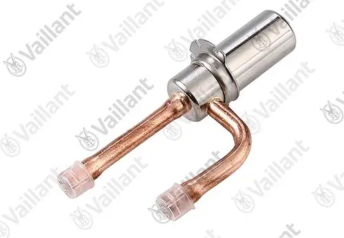 Vaillant Expansionsventil mit einer Metallhülse und zwei Kupferrohren, versehen mit Kunststoffschutzkappen an den Enden.